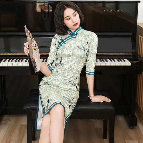 Chinese dress qipaofor women Lace improved cheongsam retro Chinese style three-quarter sleeve slim cheongsam fashion