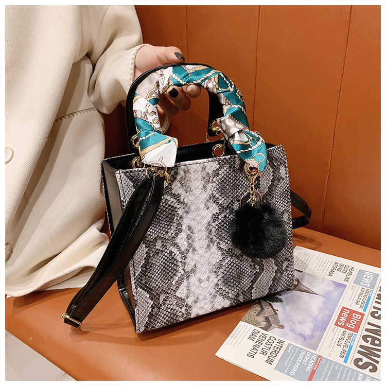 Contrast Color Snake Pattern Women's Bag New 2020 Autumn And Winter Korean Style Fashion Bag Shoulder Bag Crossbody Silk Scarf Portable Small Square Bag display picture 15