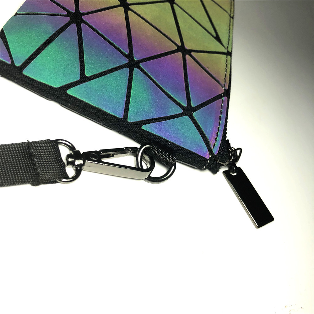 2024 Summer New Geometric Folding Diamond Grid Makeup Handbag, Unisex Nightlight Card Fashion Zero Wallet_voghion.com