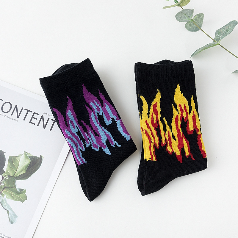 2025d Trendy Harajuku Style Purple Flame Mid-Calf Cotton For Men And Couples Street Skateboard Socks_voghion.com