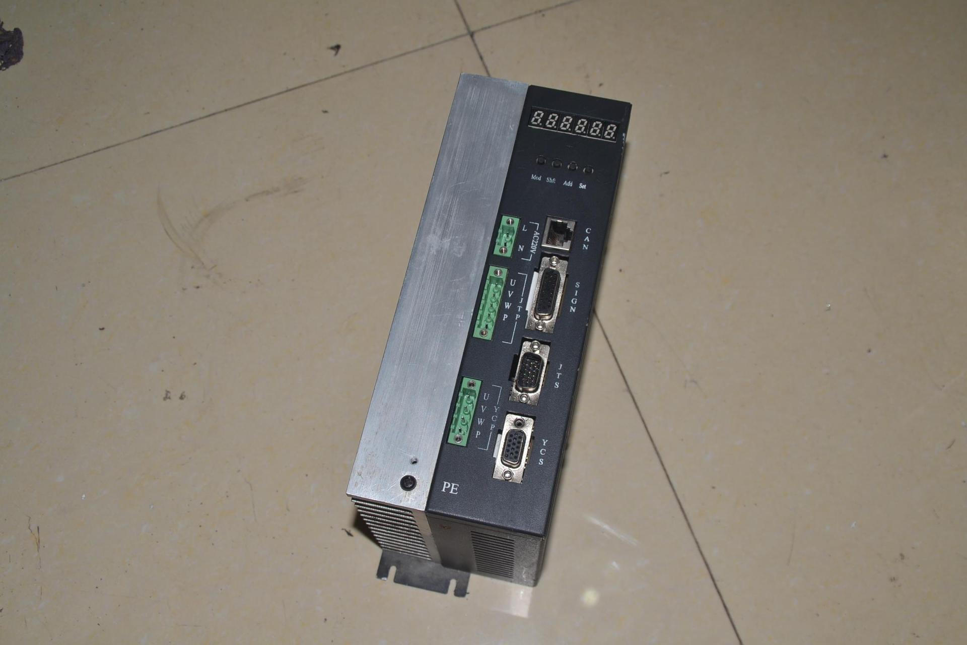 拆机    一拖二 伺服电机驱动器