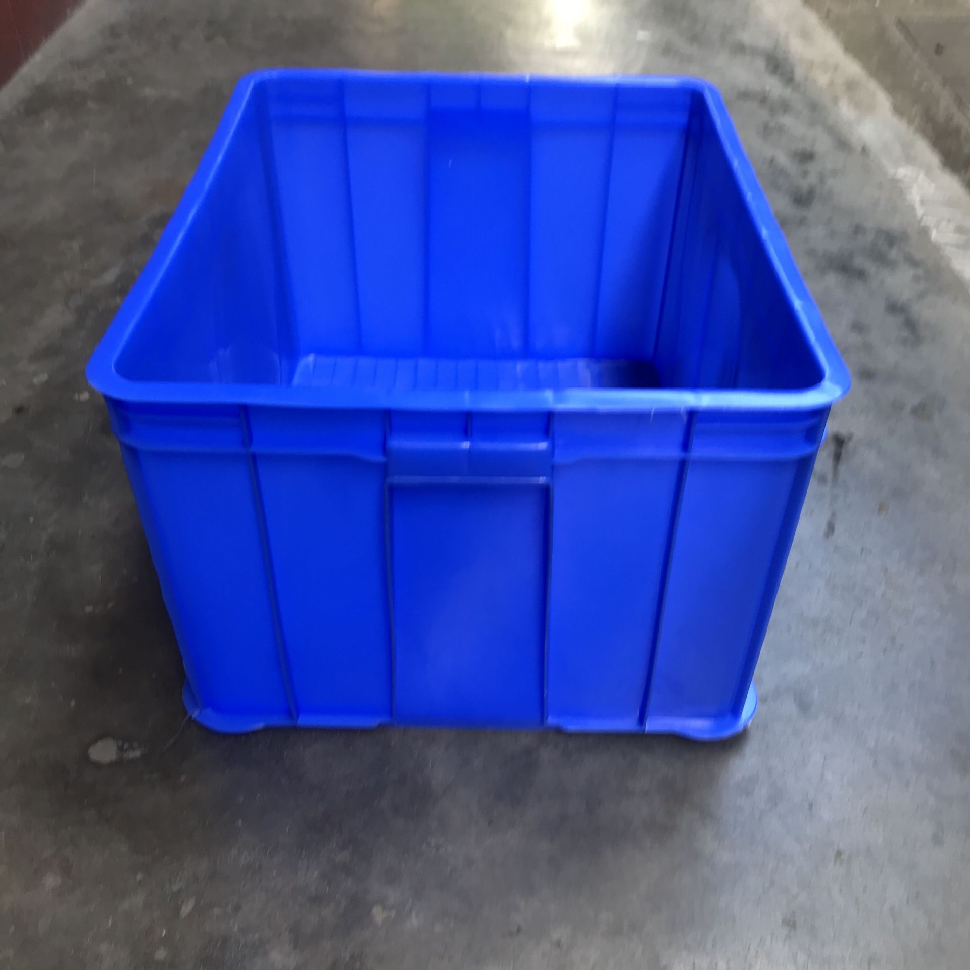 690*500*430蓝色塑料箱 仓库货物收纳箱  塑料周转箱 pp物料箱