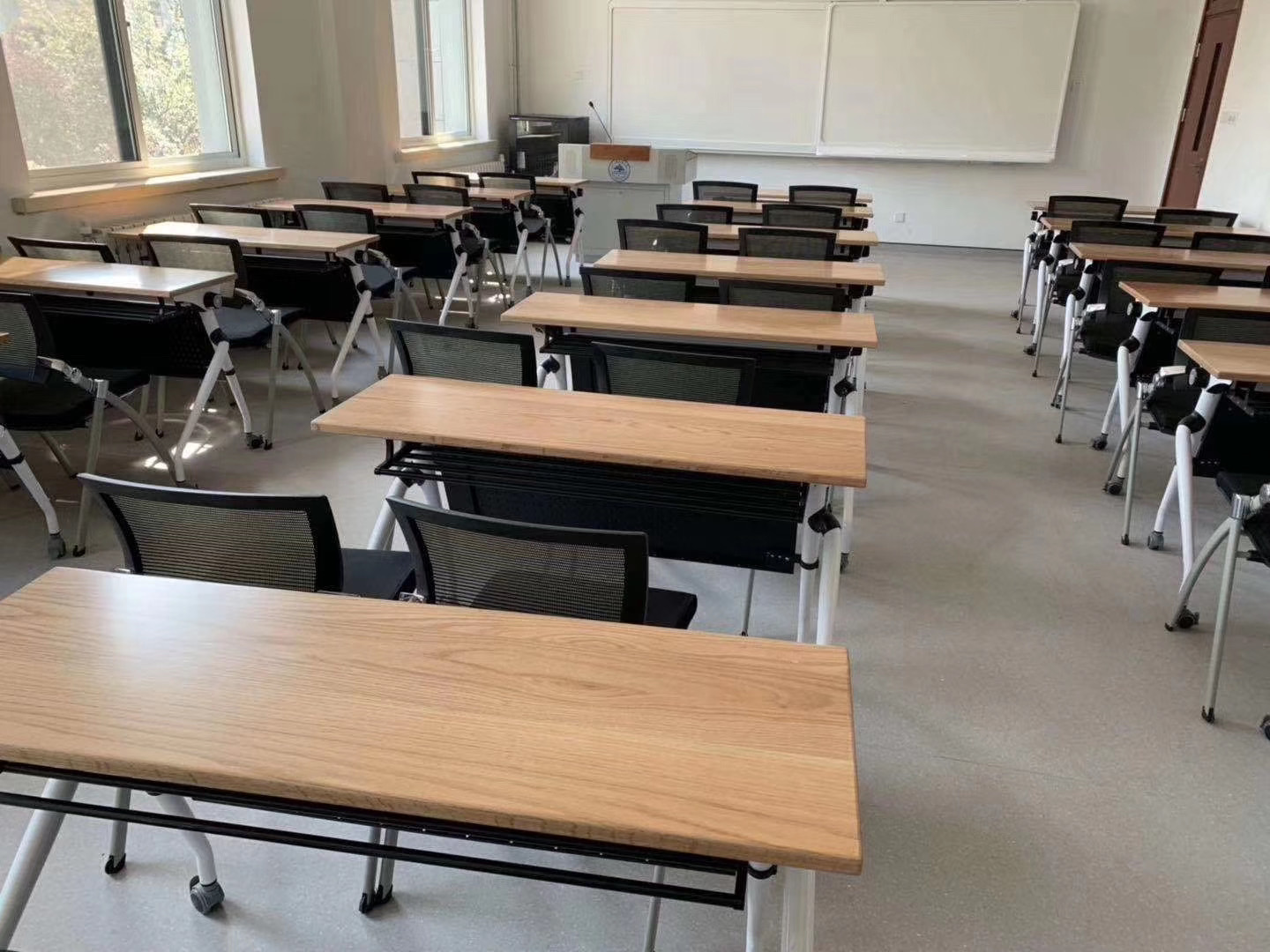 智慧教室折叠培训桌组合移动会议桌椅高校学生课桌翻板长条桌-阿里巴巴