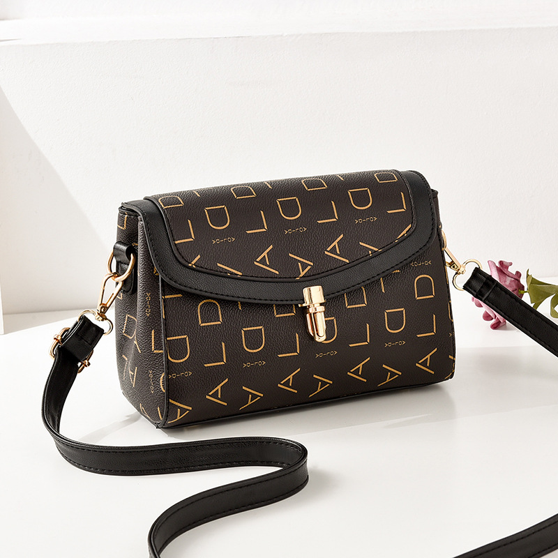 2023 Nieuwe Hot Selling Mode Gesp Kleine Tas Koreaanse Versie Middelbare Leeftijd Vrouwen Tas Mom Een Schouder Crossbody tas Meisje_voghion.com