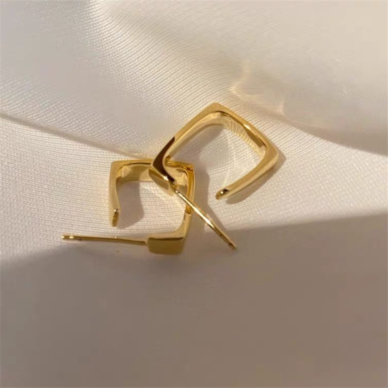 Simple square geometric metal earringspicture1