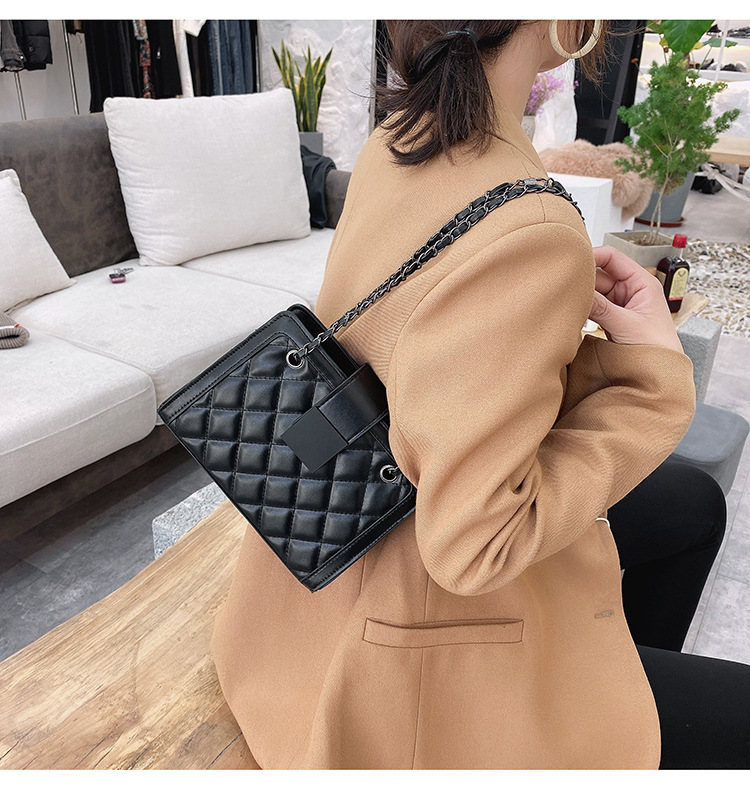 Fashion One-shoulder Messenger Rhombic Small Square Bag display picture 19