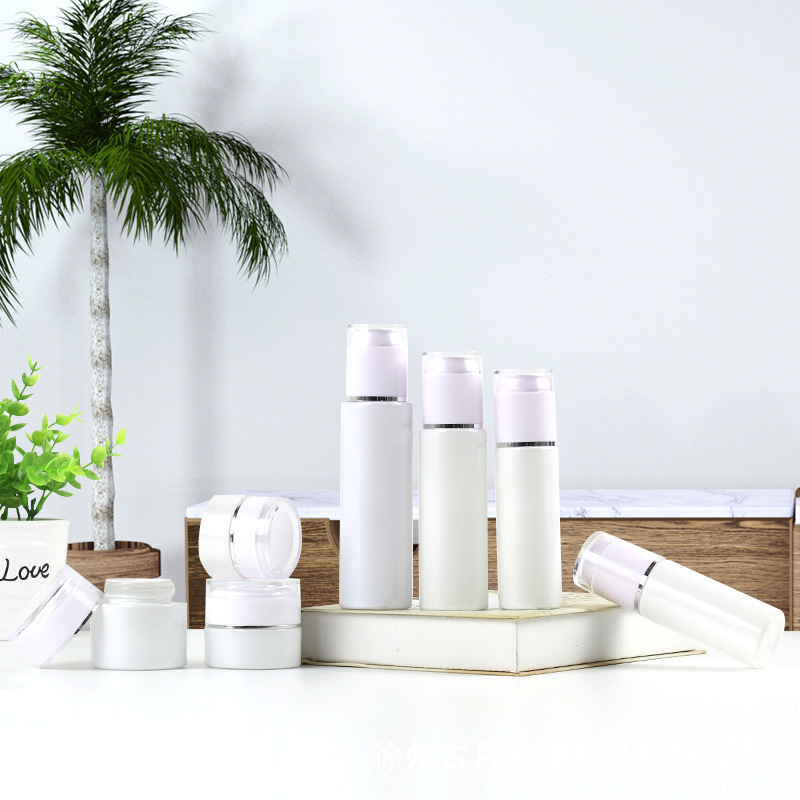 white container for traveling