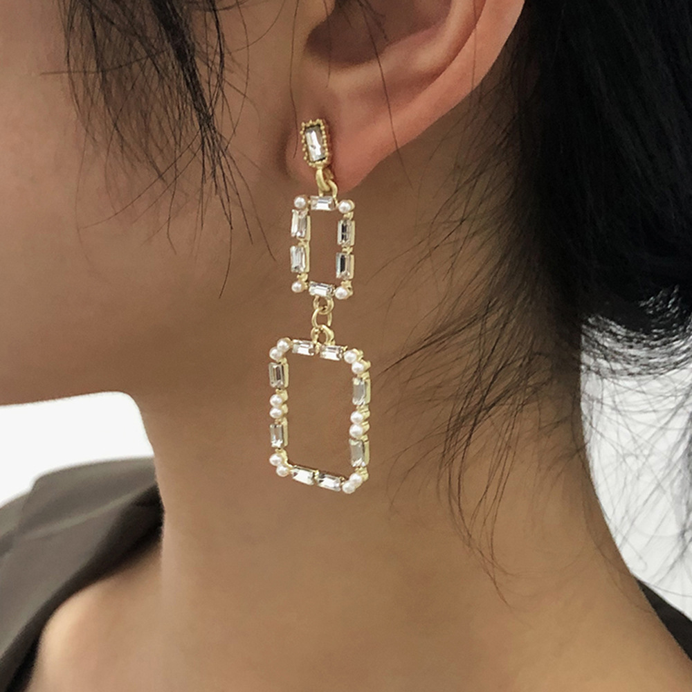 Pearl Long Diamond Earrings display picture 2