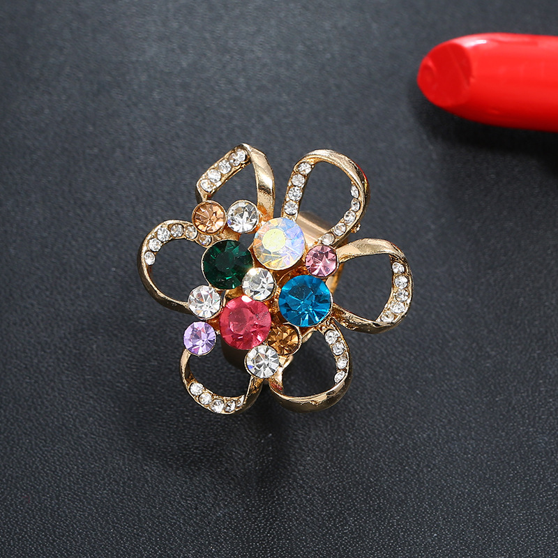 Retro Diamond Hollow Flower Ring display picture 5