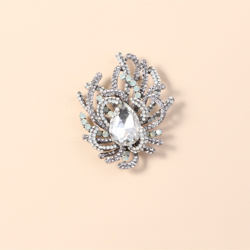 Fashion  Creative Exaggerated Crystal Diamond Brooch display picture 13