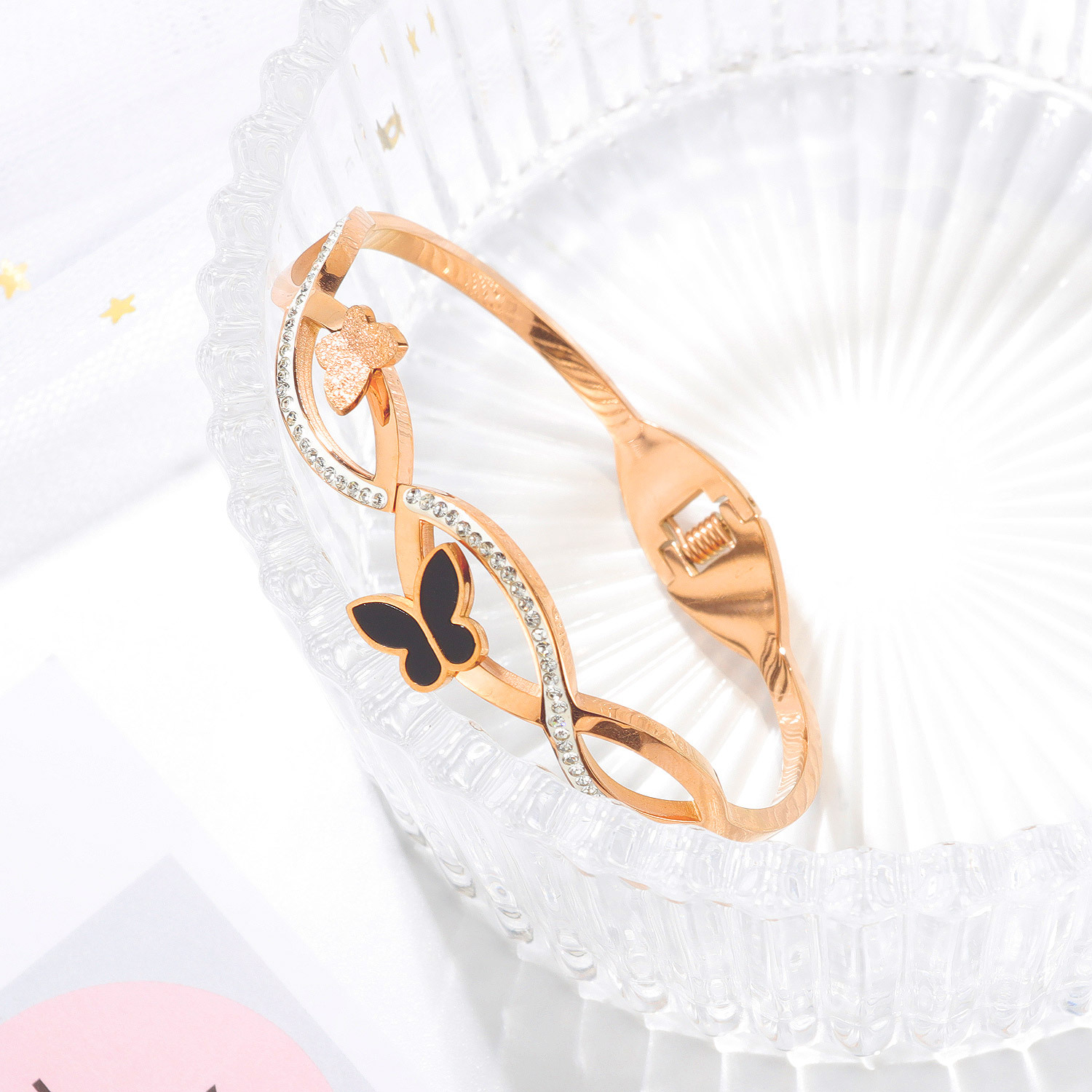 网红ins潮蝴蝶钛钢手镯女 简约小清新磨砂镂空设计冷淡风手环饰品