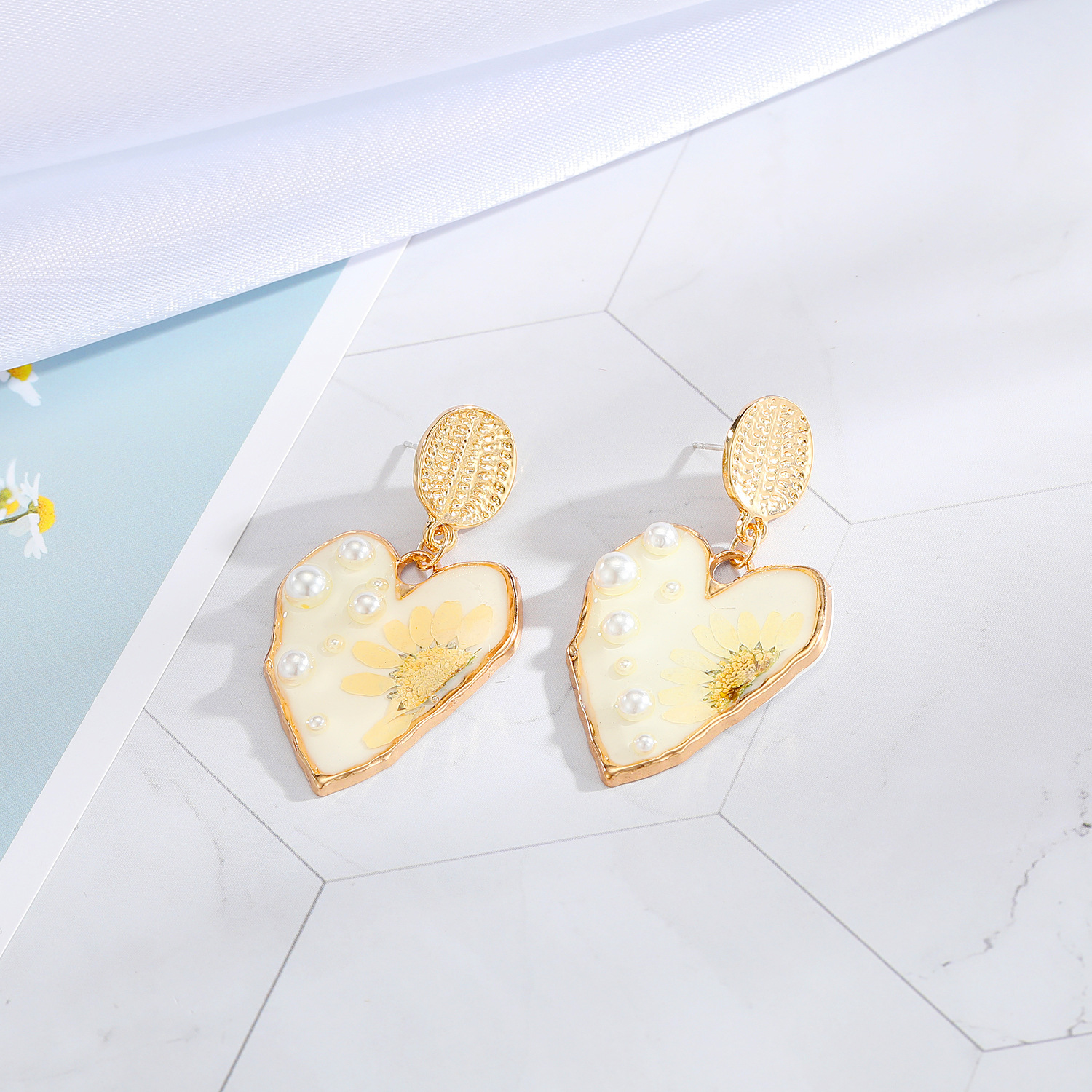 Koreanische Silbernadel Getrocknete Blume Liebe Perle Chrysanthemen Ohrringe Großhandel display picture 3