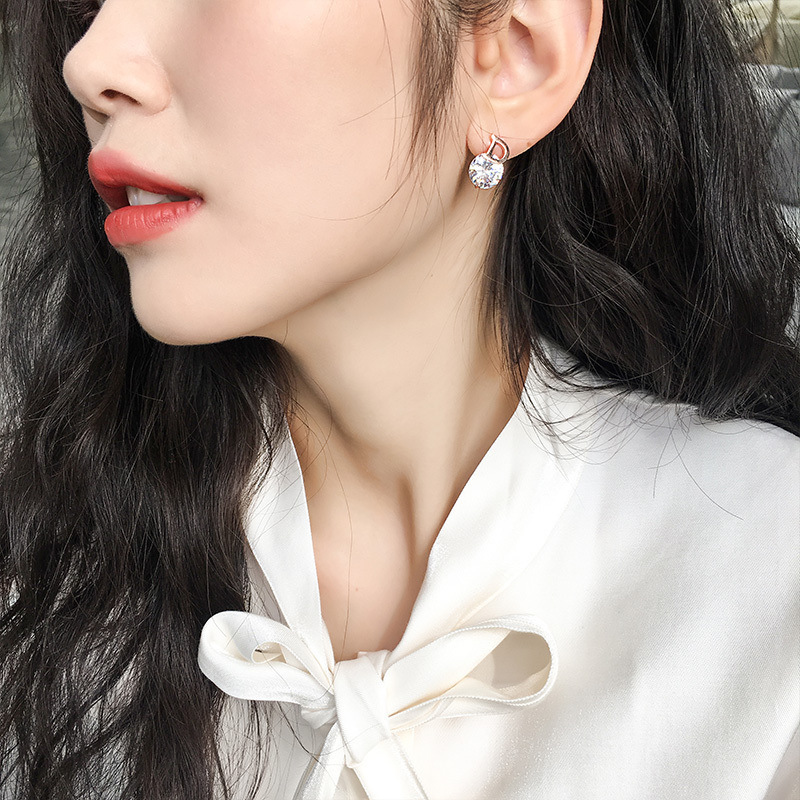 1 Pair Fashion Letter Silver Inlay Zircon Ear Studs display picture 1