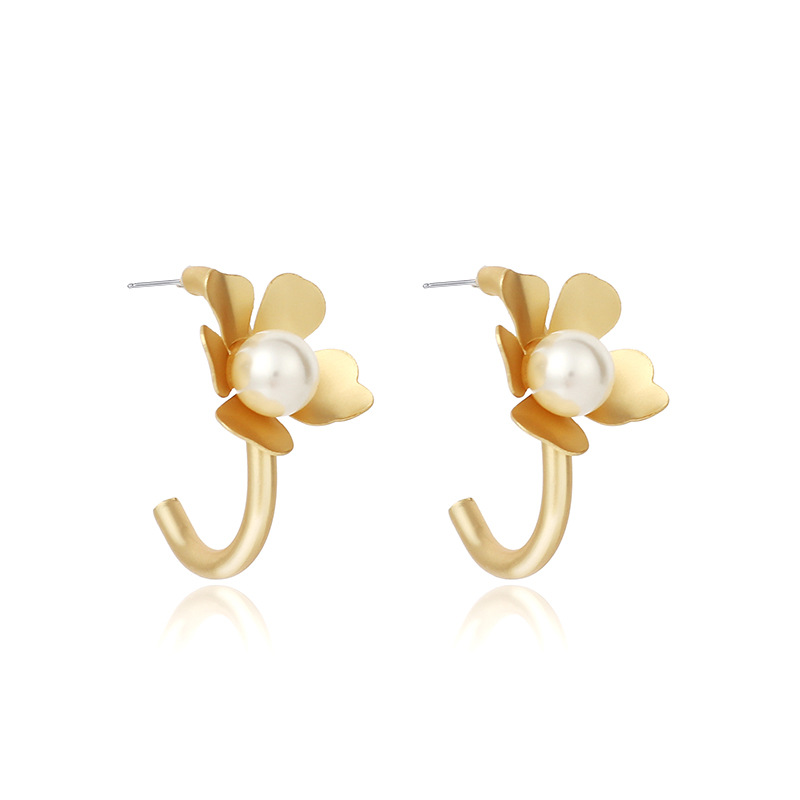 7g Weight Earrings Classification Housewarming, Anniversary, Business, Wedding, Travel, Birthday, Festival Occasion Alloy Material Flower Pattern Women'S Gender Fashion Style Gold Color Fashion C-shaped Golden Retro Fashion Pearl Small Flower Alloy Earrings Wholesale Nihaojewelry 7