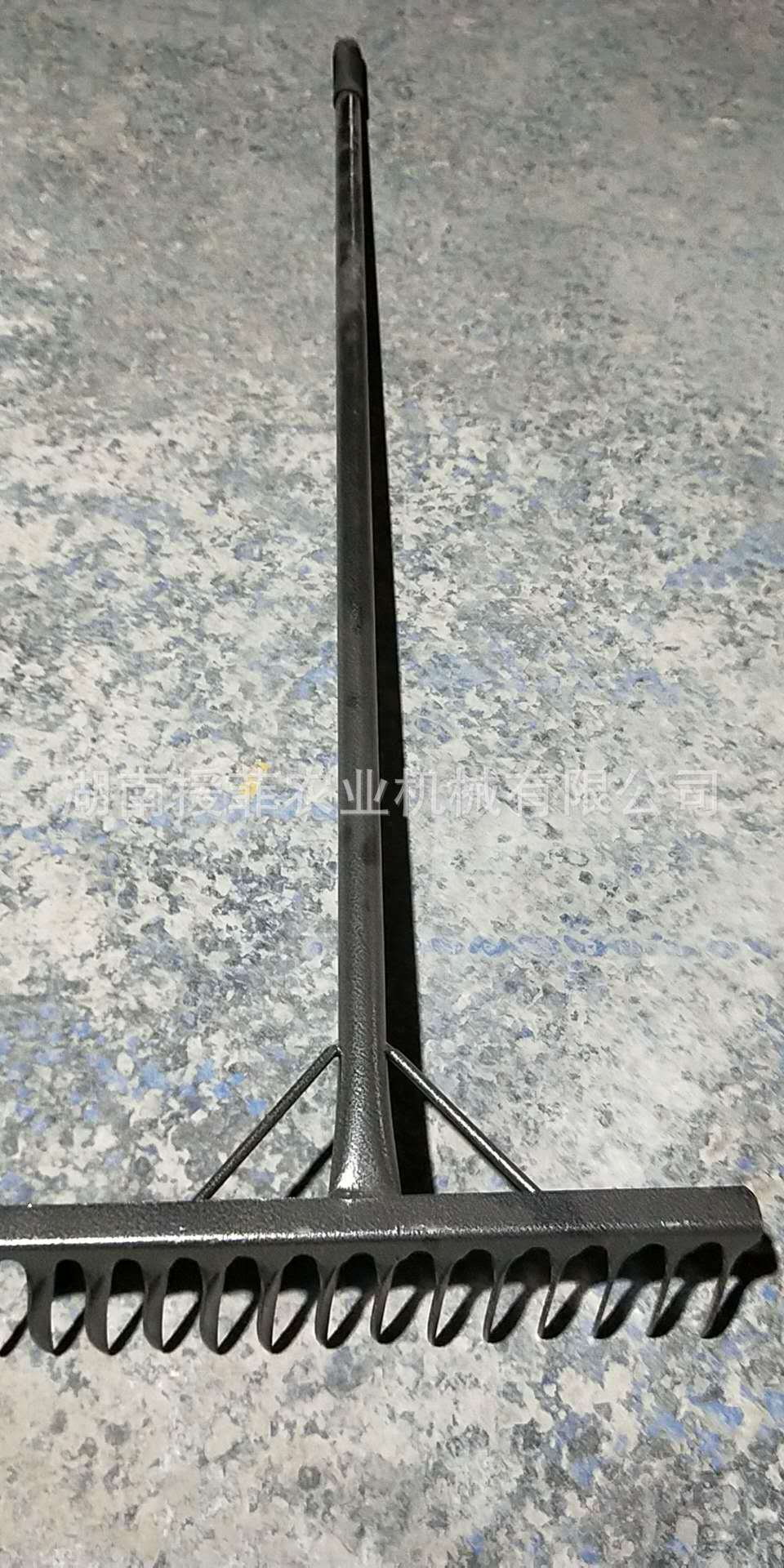 赞比亚津巴布韦连体铁锹，橘黄色铁耙16齿，铁叉，钢镐，锄头