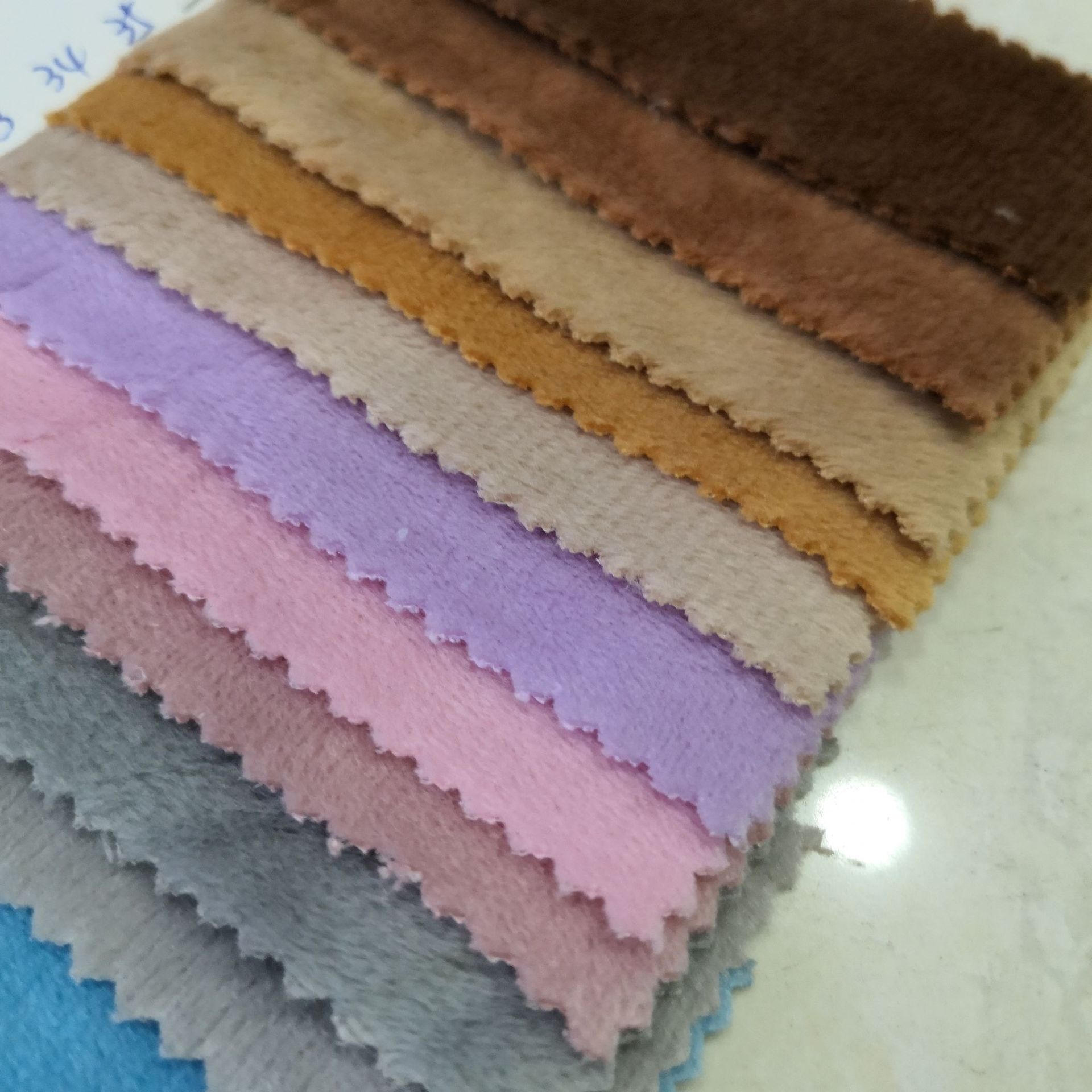 现货 水晶超柔绒布 针织短毛绒 服装玩具抱枕里布 秋冬拖鞋面料-阿里巴巴