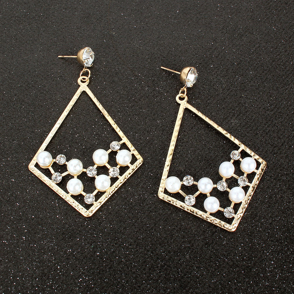 Europäische Und Amerikanische Mode Imitat Perlen Ohrringe Weibliche Persönlichkeit Einfache Diamant Geometrische Ohrringe Ohrringe Weibliche F5810 display picture 5