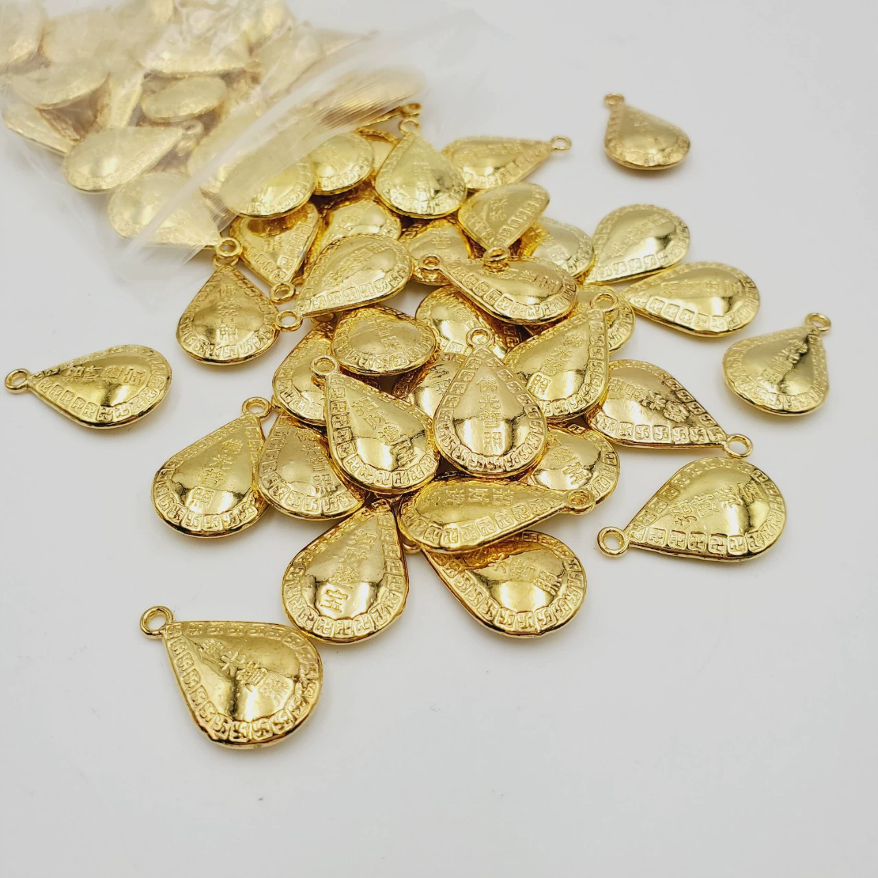 Новый рекомендуемый товар: статуя Будды для привлечения богатства и процветания, включая аксессуары для установки, с золотым сердцем и золотой желчной железой.