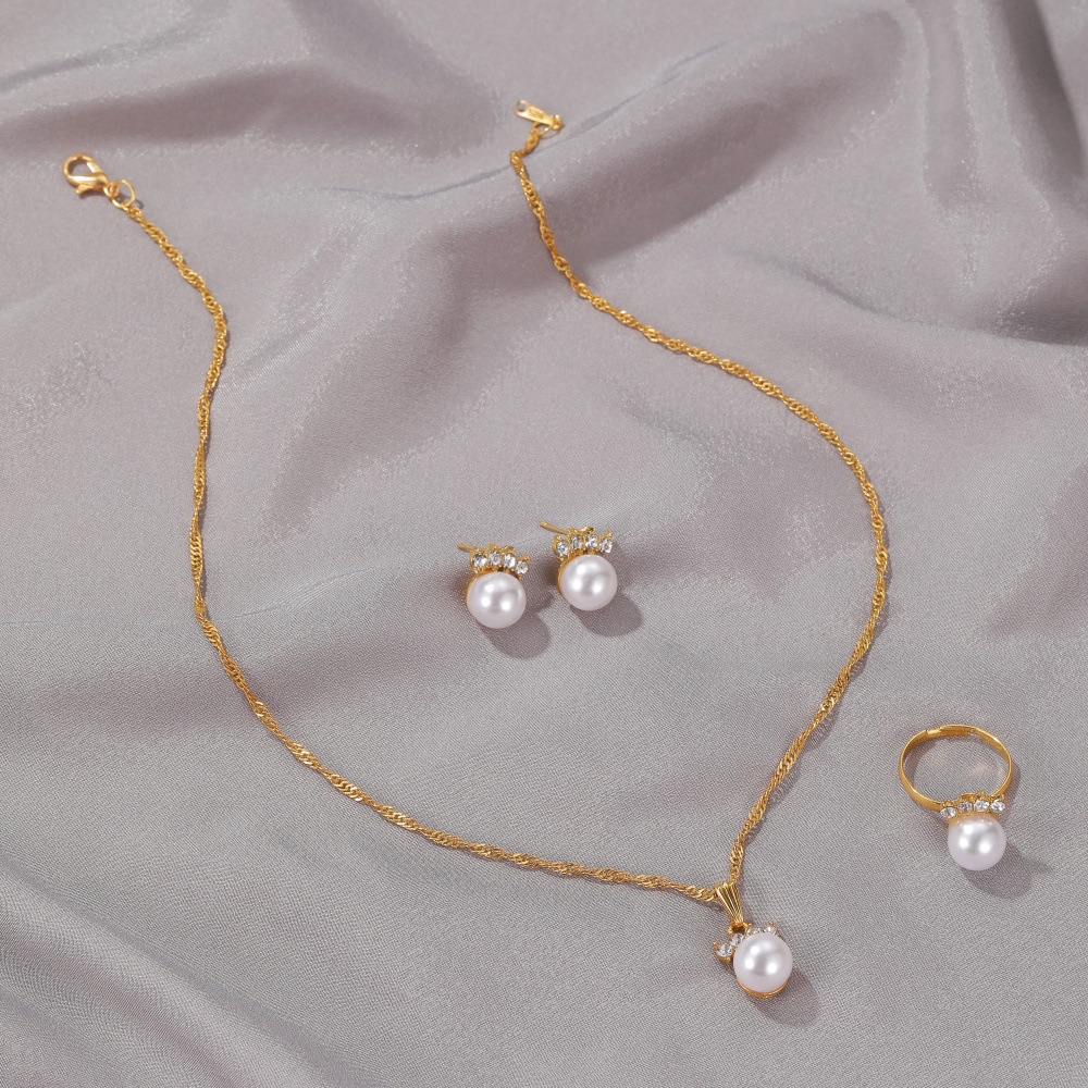 New Fashion With Four Diamonds And Pearl Earrings Ring Necklace Three-piece Set display picture 5