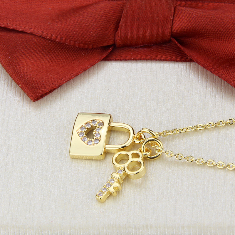 Gold-plated Diamond Key Necklace display picture 4