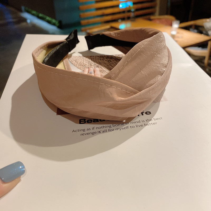 140g Weight Headwear Classification Festival Occasion Pu Leather Material Geometric Pattern Women'S Gender Khaki, Beige, Pink, Green, Blue, Wine Red, Yellow, Black Color Simple Style Wide-brimmed Cross Solid Color Leather Headband Wholesale 13