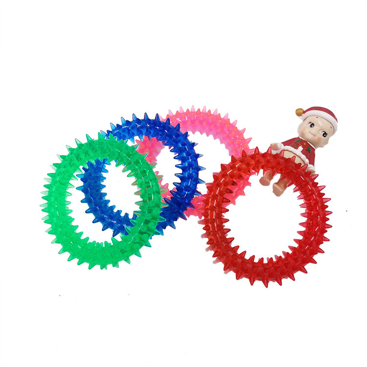 Suministro directo de fábrica PVC transparente 9cm pequeña espina anillo mascota juguete cachorro molar mordedura espina anillo círculo Comercio exterior al por mayor