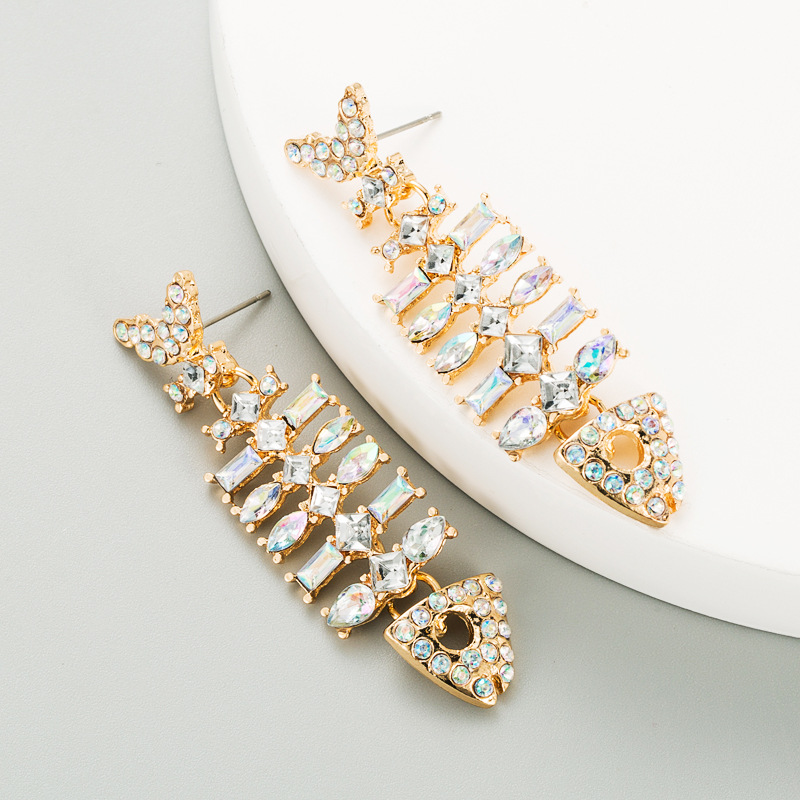 Exaggerated Fishbone Shape Alloy Inlaid Rhinestones Earrings display picture 8