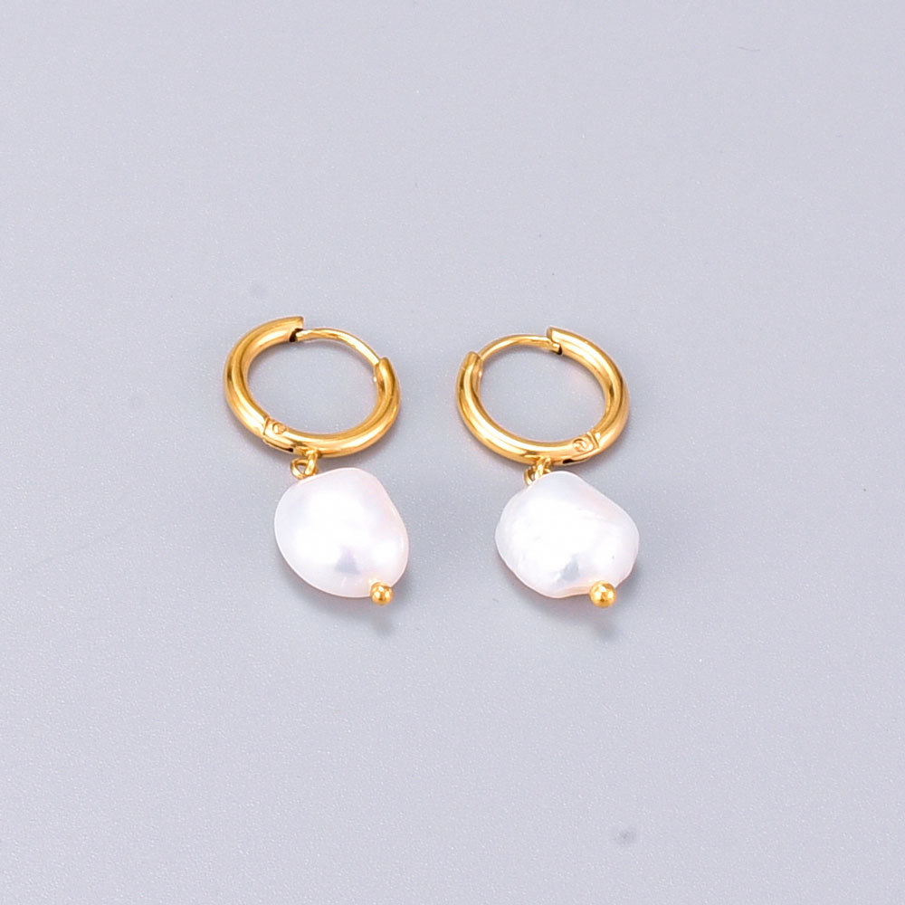 Wholesale Jewelry Pearl Geometric Round Titanium Steel Earrings Nihaojewelry display picture 5