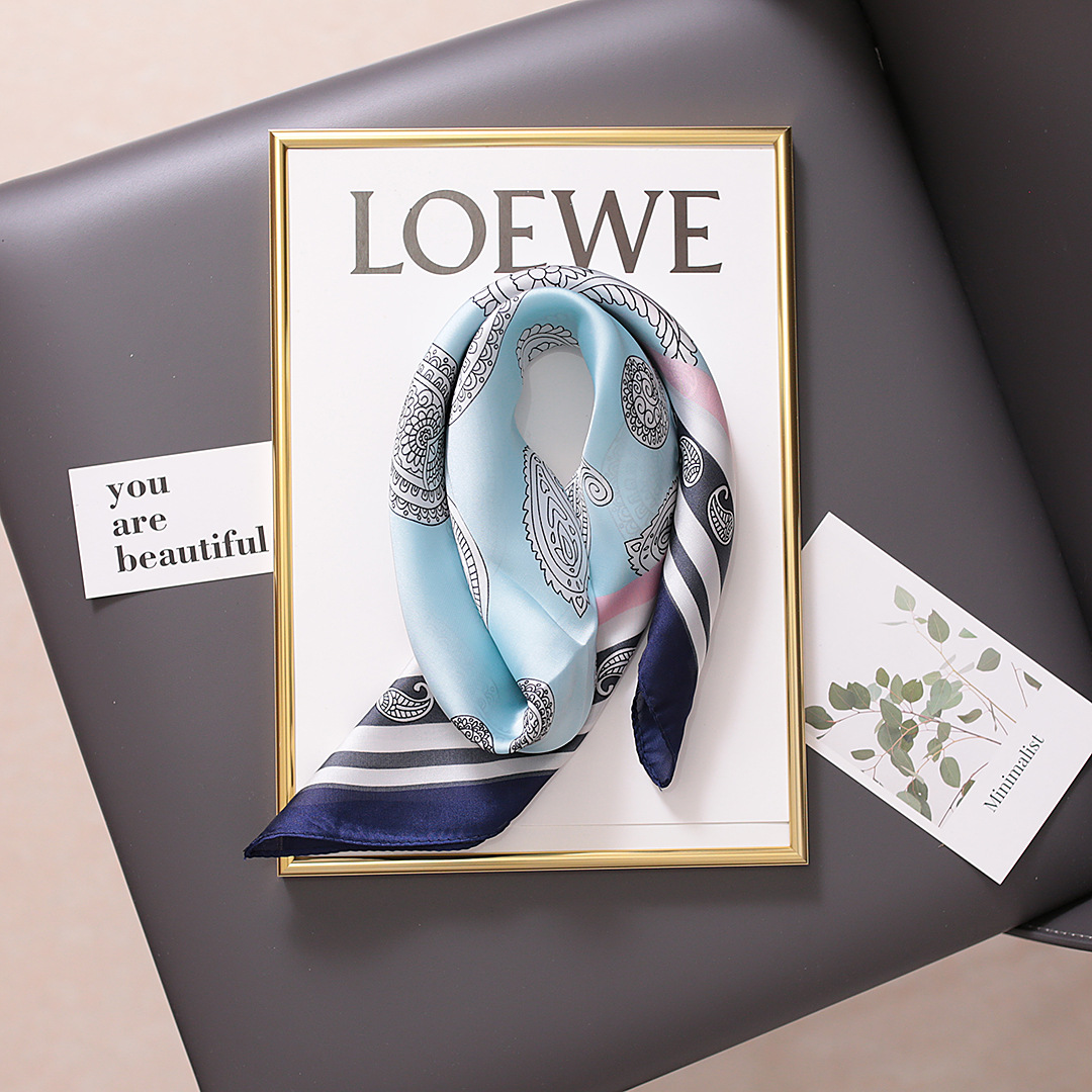 Sciarpa piccola professionale coreana con motivo anacardi da 70 quadrati estivi e autunnali in stile INS versatile e professionale_voghion.com