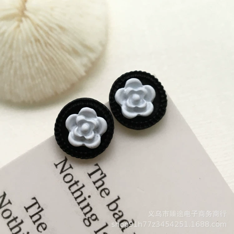 Retro earrings, silver 925 sample, flowered, simple and elegant design