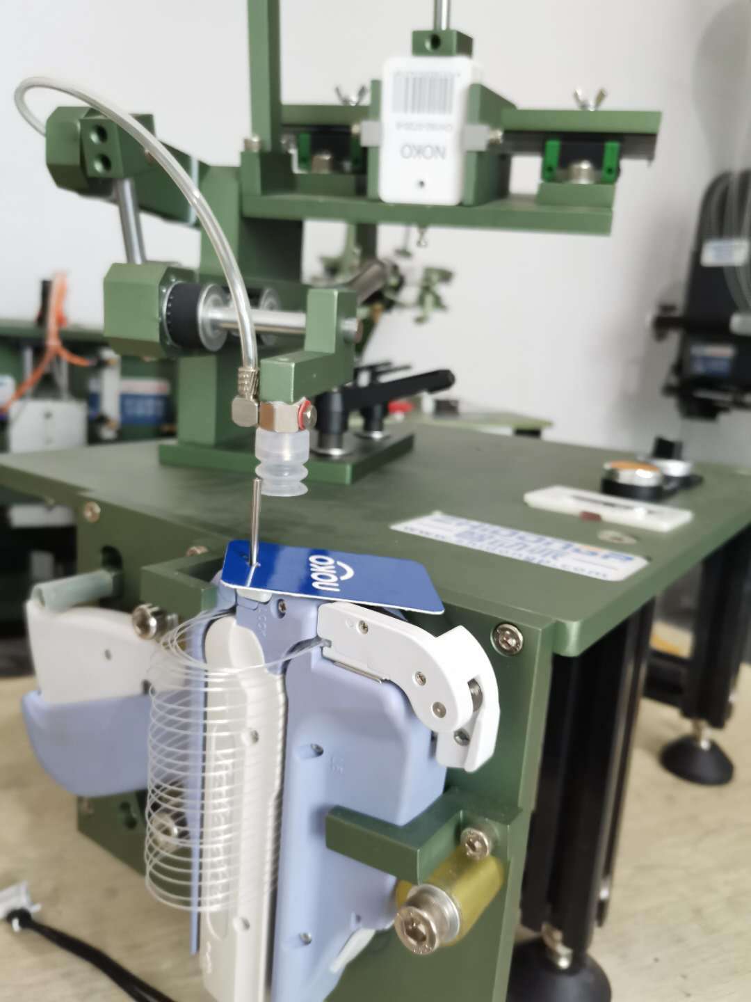 automatic Clip Trademark Tag machine automatic Listing Collar clothing Bag Kitchenware Tag