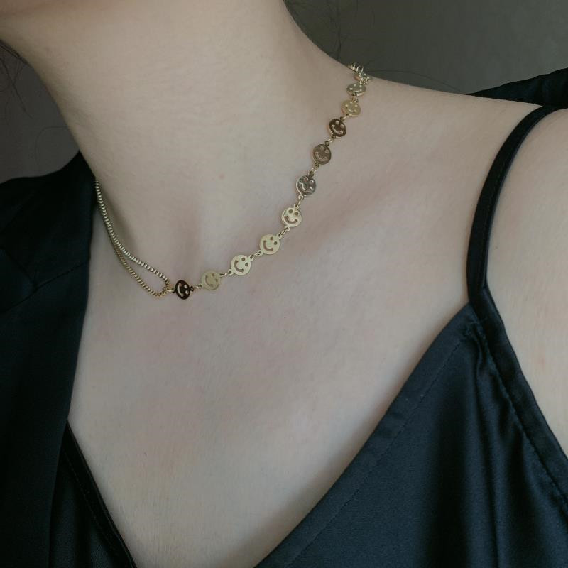 Short Fashion 14k Gold Non-fading Smiley Tank Chain Alloy Choker Delicate Clavicle Chain For Women display picture 1