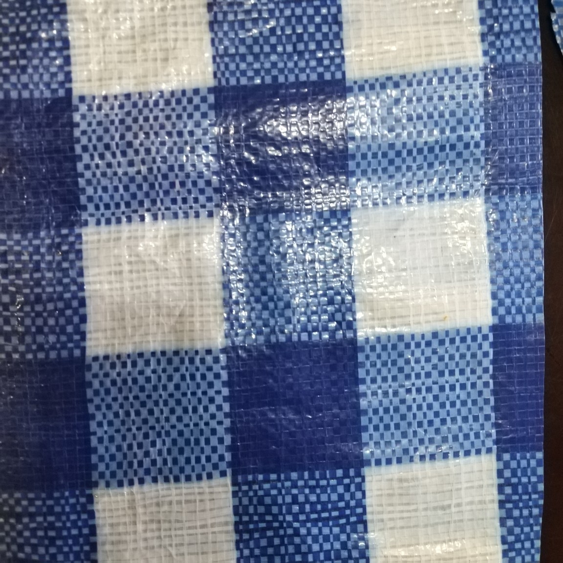 源头厂家供应淋膜格子布.编织布.购物袋材料