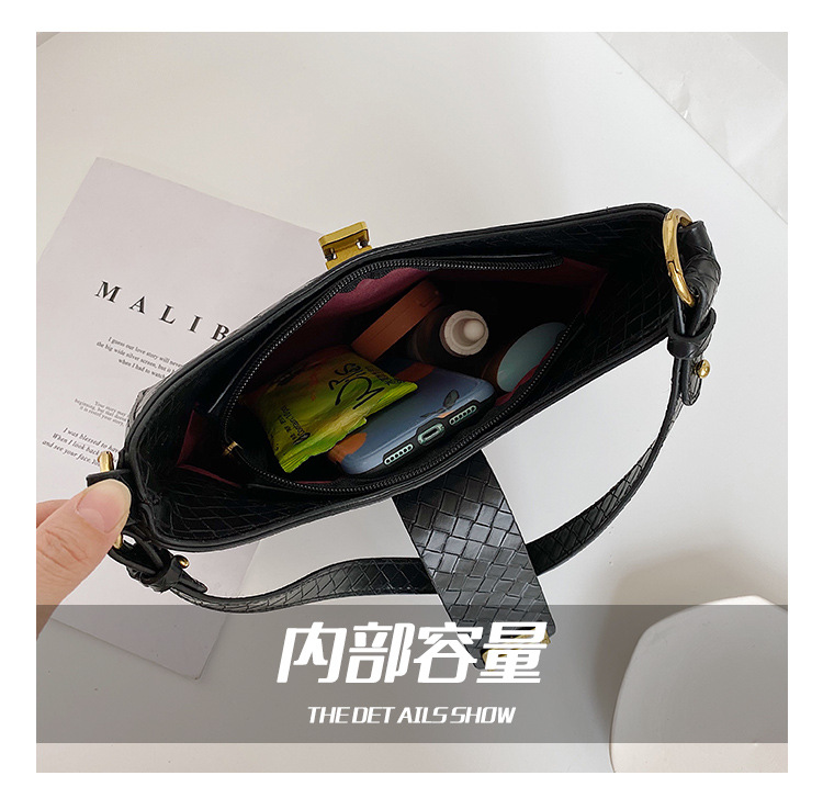 Autumn Ladies One-shoulder Armpit Small New Trendy Fashion Retro All-match Messenger Bag display picture 21