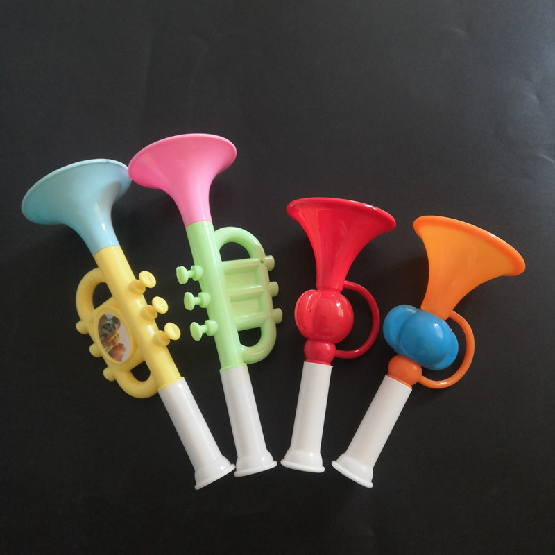 Las pequeñas actividades de microempresas empujan el código de escaneo para enviar regalos debajo de la línea roja en línea, regalos prácticos, pequeños drenadores, artefactos creativos