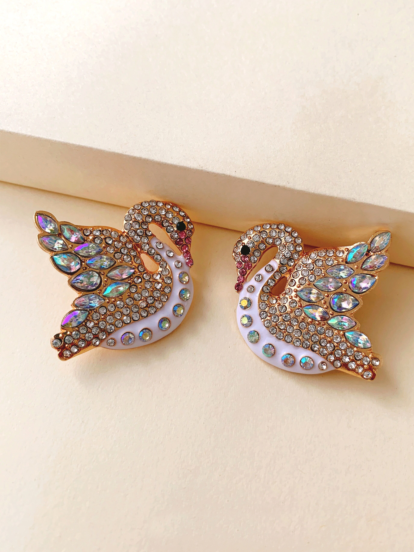 New Product Creative Full Diamond Swan Earrings New Animal Earrings Wholesale Nihaojewelry display picture 4