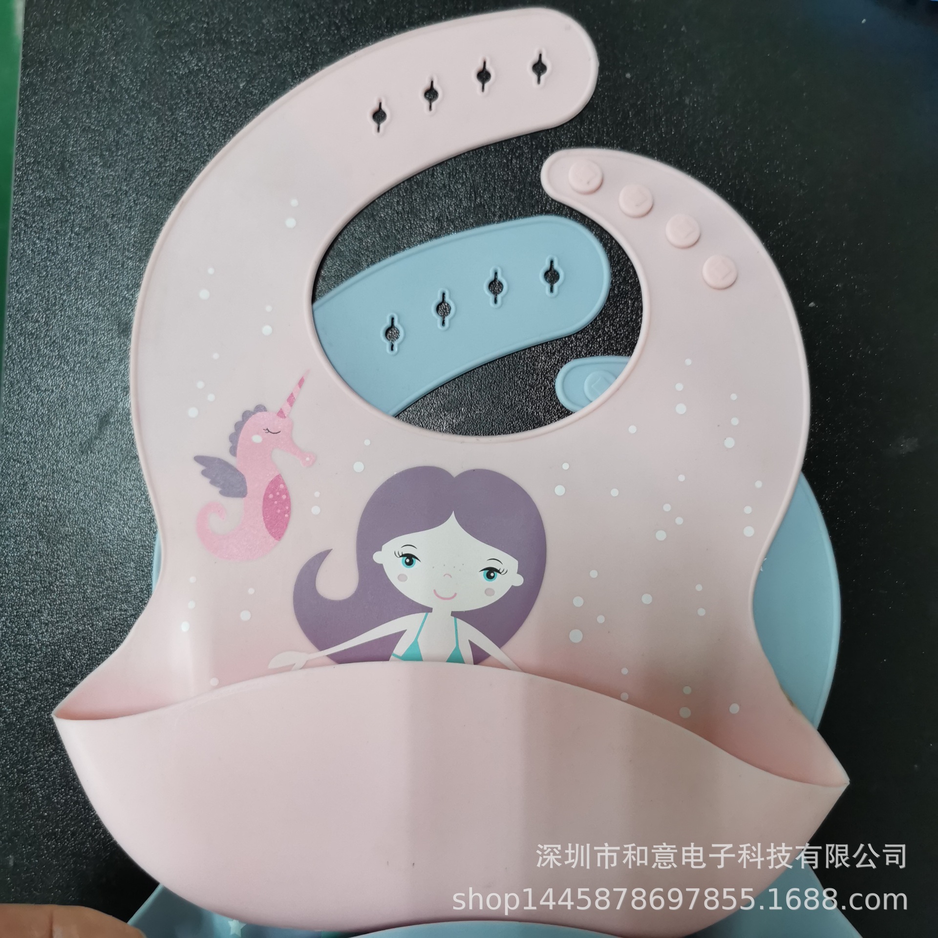Bib Bibs silica gel Saliva towel baby children Having dinner soft three-dimensional Baby Supplies Disposable