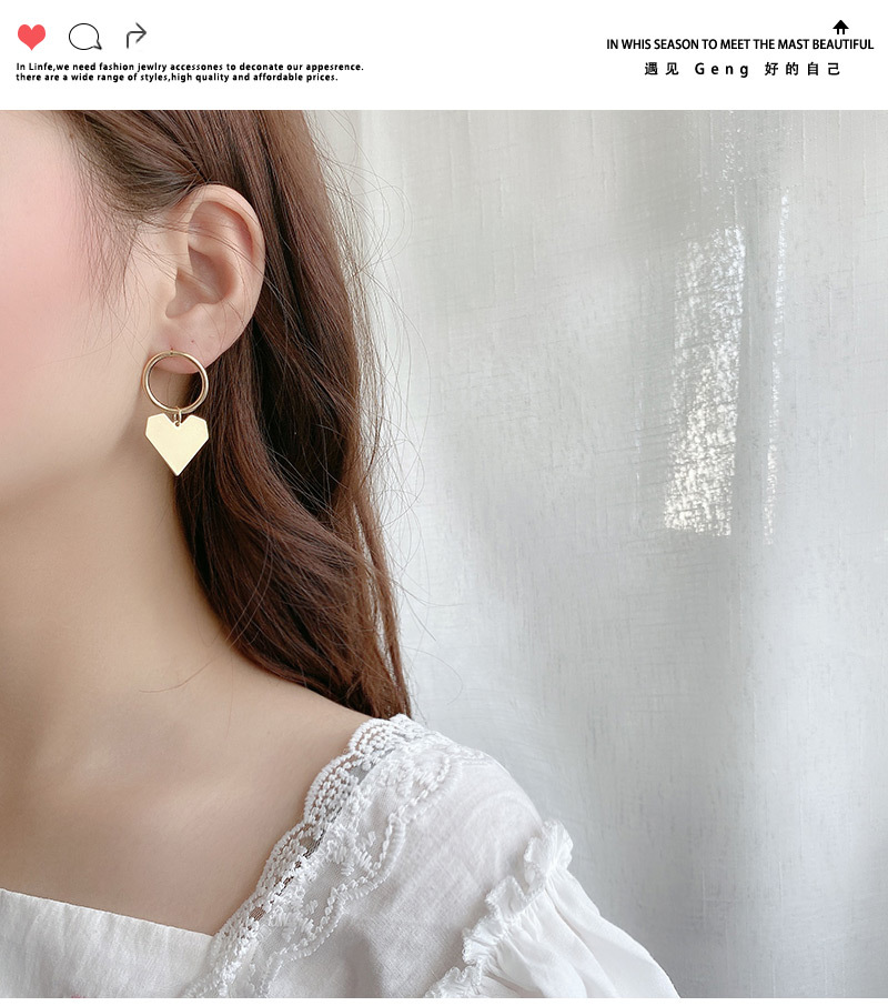 2020 New Trendy Korean Dongda Asymmetric Love Heart Earrings Female Ins Online Influencer Refined Eardrops Earrings display picture 5