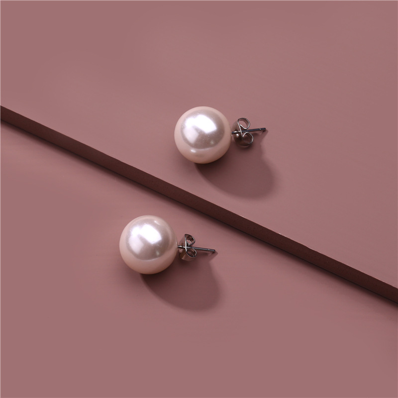 Hot Selling Fashion Imitation Pearl Simple Earrings Wholesale display picture 1