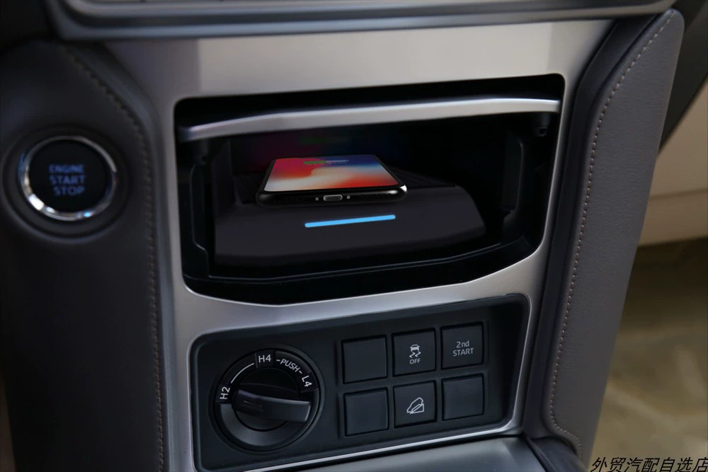 Подходит для источника питания прикуривателя, специализированного магазина по вождению автомобилей в автомобильном беспроводном зарядном устройстве Toyota Prado 2018