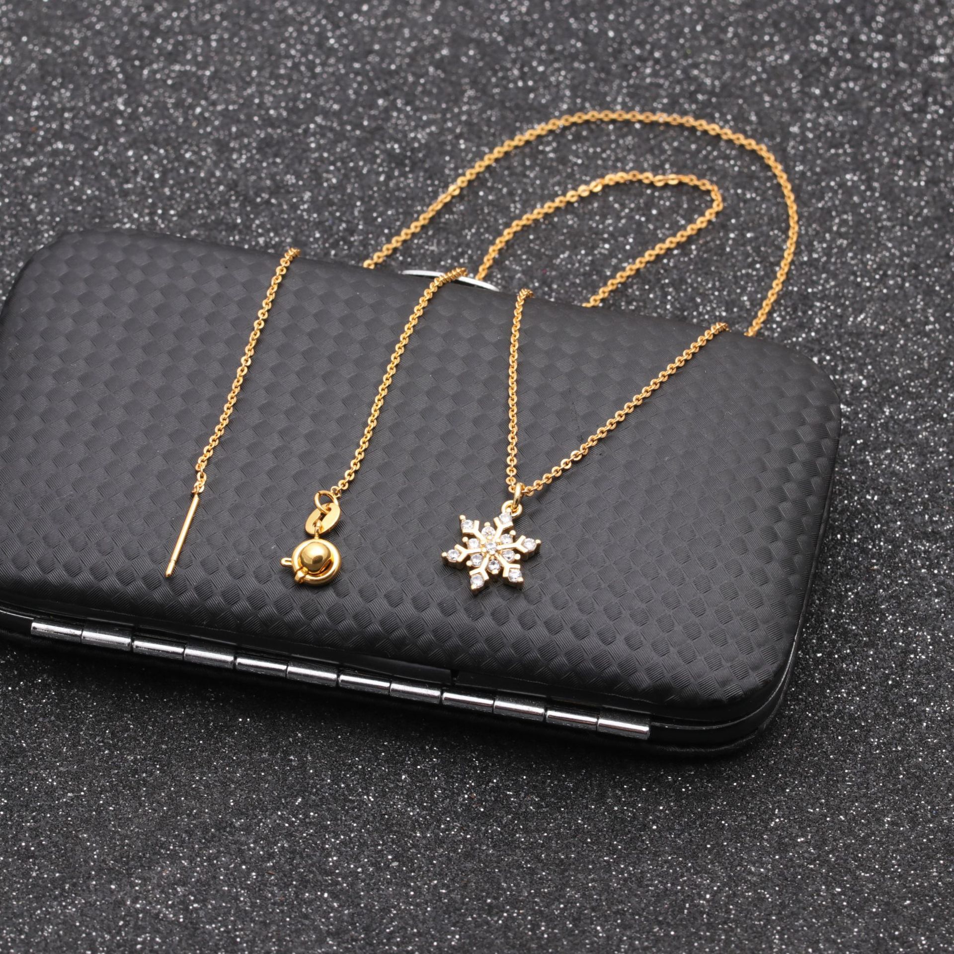 Trend Fashion New Geometric Gold Micro-inlaid Zircon Star Moon Copper Pendant Necklace display picture 3