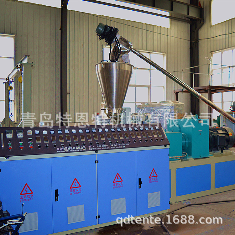 /厂家直销高质量 PVC木塑型材木塑地板生产设备 特恩特机械塑料板