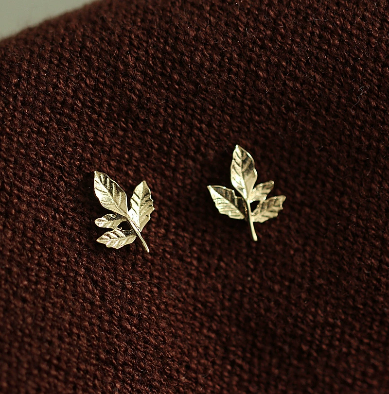 K Gold Оптовый Отдел 9K Серьги с металлическими листьями Ежедневные простые универсальные серьги Mori для женщин