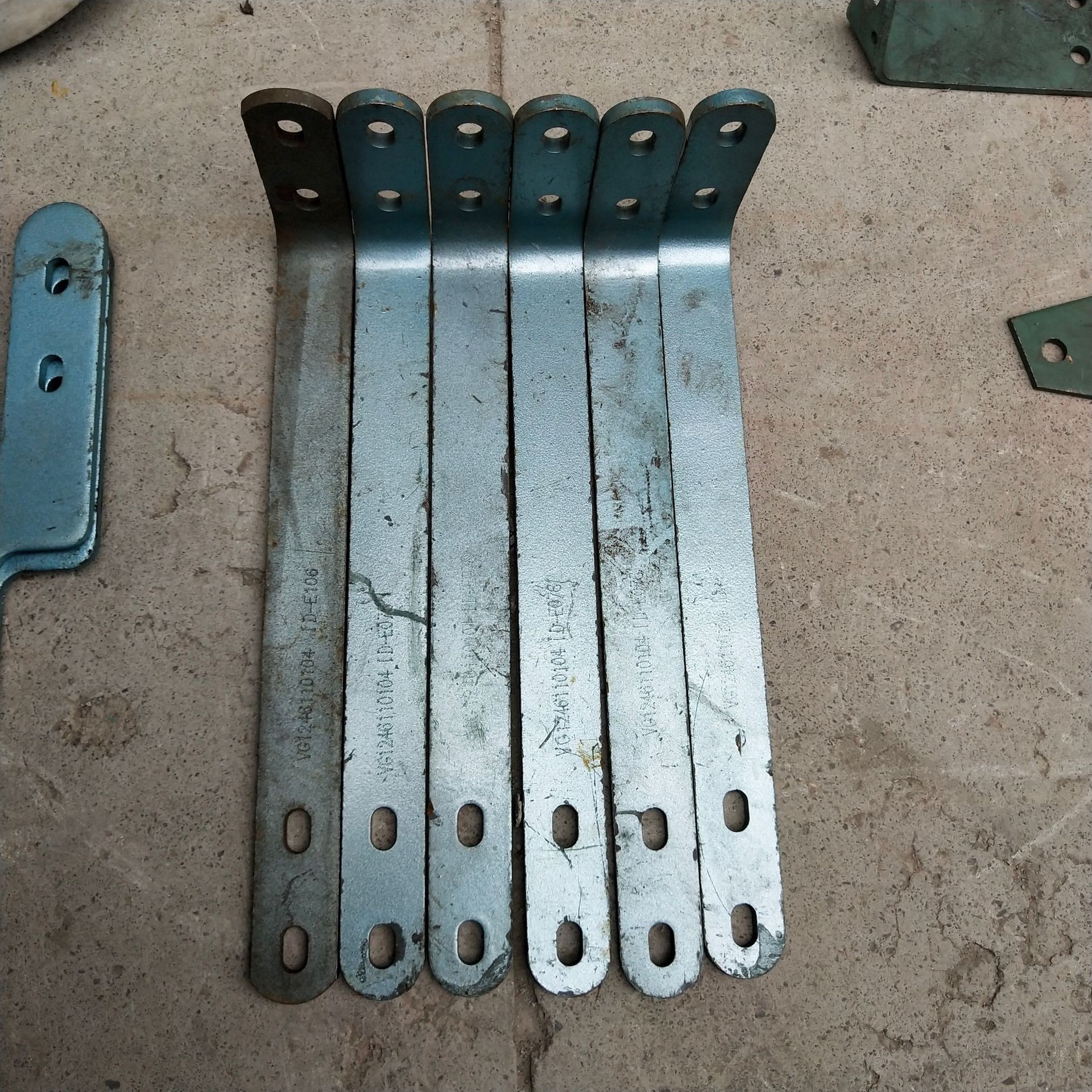 VG1246110104 固定支架