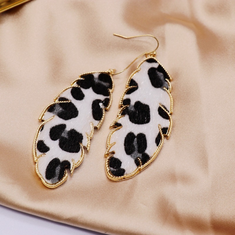 Water Drop Round Rainbow Color Earrings Leaf-shaped Leopard Plush Earrings Green Leopard Earrings Wholesale Nihaojewelry display picture 5