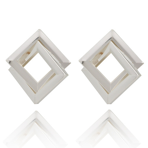 Cross-border exclusive fashion creative new Western European metal alloy earrings direct factory sale