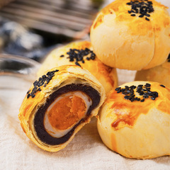 Egg yolk crispy snow meiniang snack snack food breakfast pastry Internet celebrity gourmet egg yolk liquid heart puff pastry 12 pieces/box