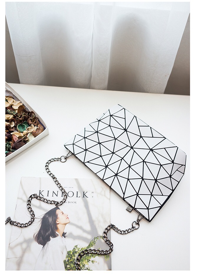 2023 New Matte 5 * 8 Geometric One Shoulder Borsa da donna Versione coreana Fashion Cross Fold Leggero Lingge Borsa piccola_voghion.com