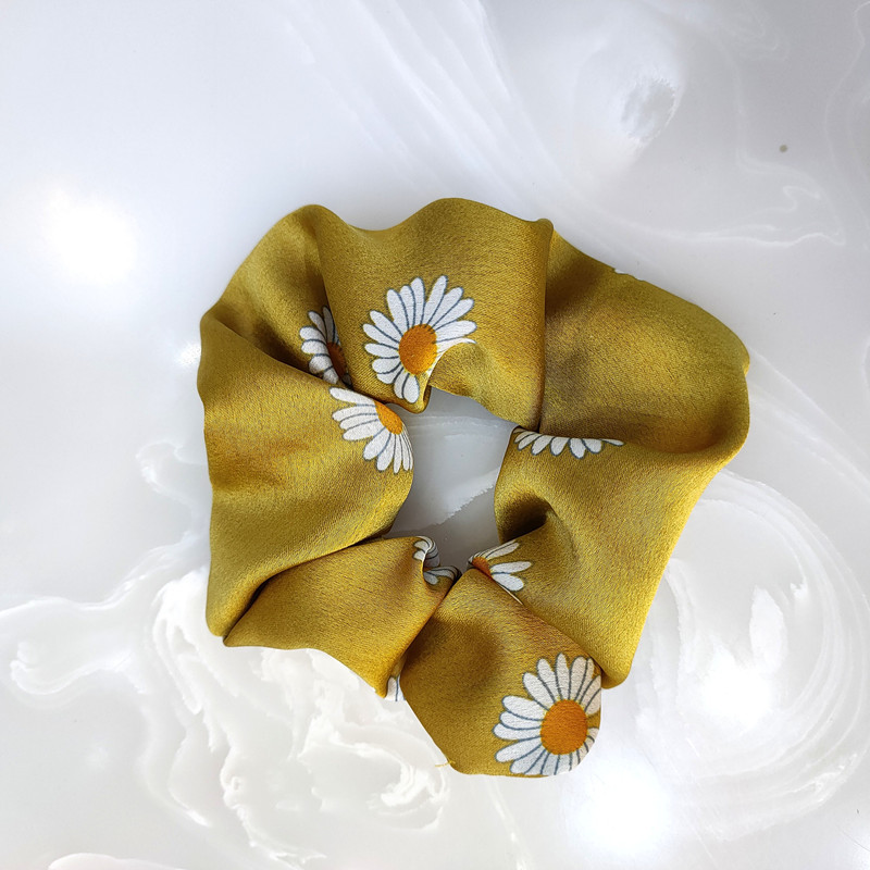 Korean Hair Scrunchies Fashion Daisy Large Intestine Wide Side Simple High-end Fabric Elastic Band Fashion Fairy Hair Rope Wholesale Nihaojewelry display picture 8