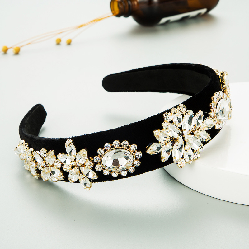 Autumn And Winter Black Gold Velvet Cloth Baroque Retro Small Flower Full Diamond Headband display picture 3